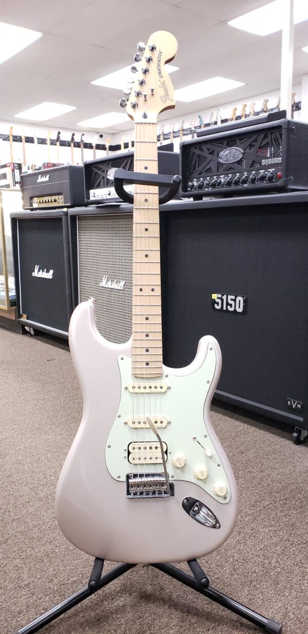 Fender Deluxe Stratocaster Strat - Blizzard Pearl w/ Vega-Trem - Image 7