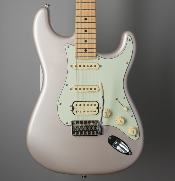 Fender Deluxe Stratocaster Strat - Blizzard Pearl w/ Vega-Trem