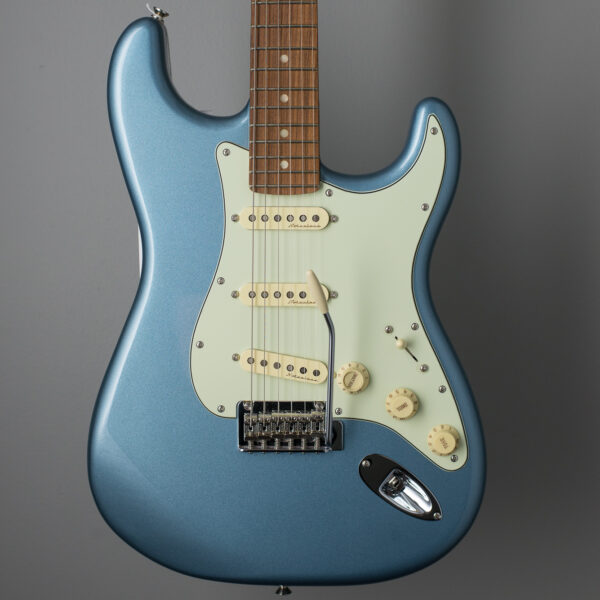 Fender Player Plus Stratocaster - Pau Ferro Fingerboard - Opal Spark