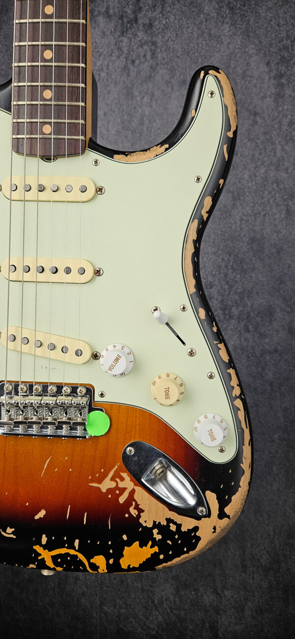 Fender Mike McCready Signature Stratocaster - 3-Color Sunburst Relic - Image 6