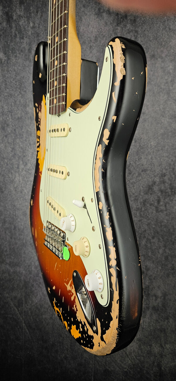 Fender Mike McCready Signature Stratocaster - 3-Color Sunburst Relic - Image 16
